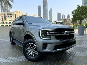 Nouveau Ford Everest 2025 Beige