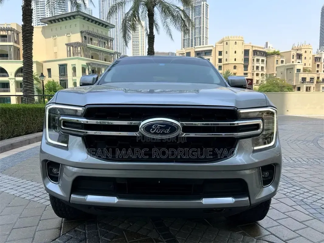Nouveau Ford Everest 2025 Beige