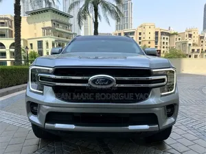 Nouveau Ford Everest 2025 Beige