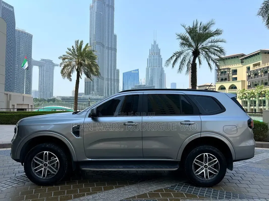 Nouveau Ford Everest 2025 Beige