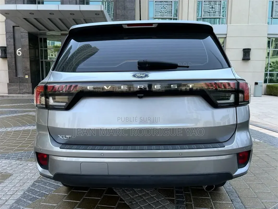 Nouveau Ford Everest 2025 Beige