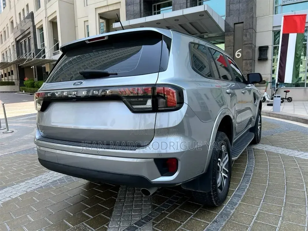 Nouveau Ford Everest 2025 Beige