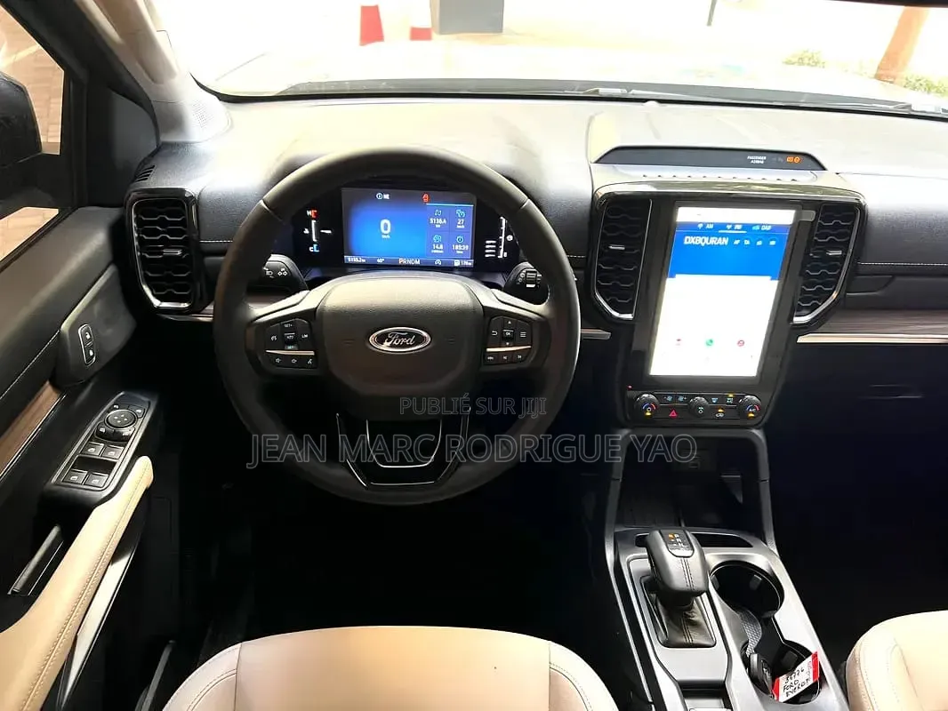 Nouveau Ford Everest 2025 Beige