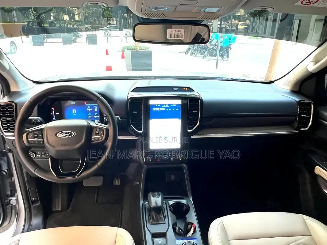 Nouveau Ford Everest 2025 Beige