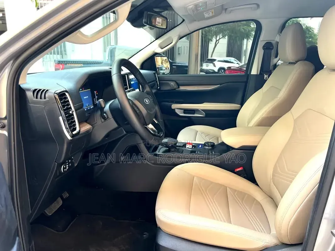 Nouveau Ford Everest 2025 Beige