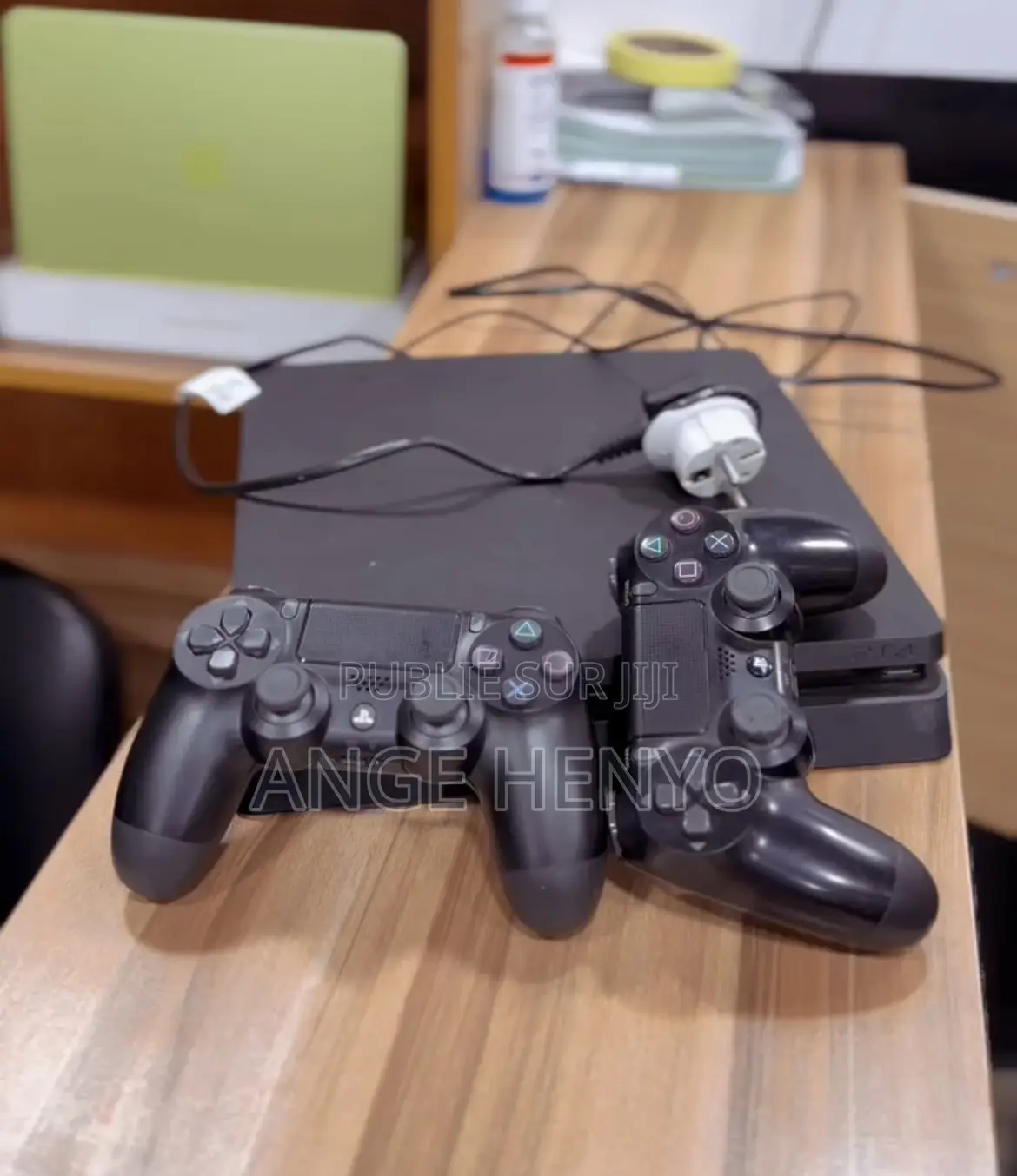 PS4 Slim Propre