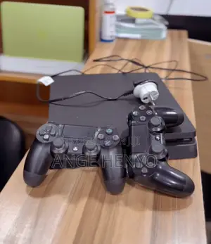 PS4 Slim Propre