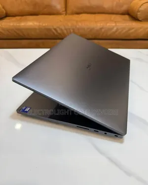 Nouveau Dell 16 Premium 32GB Intel Core Ultra 7 SSD 512GB