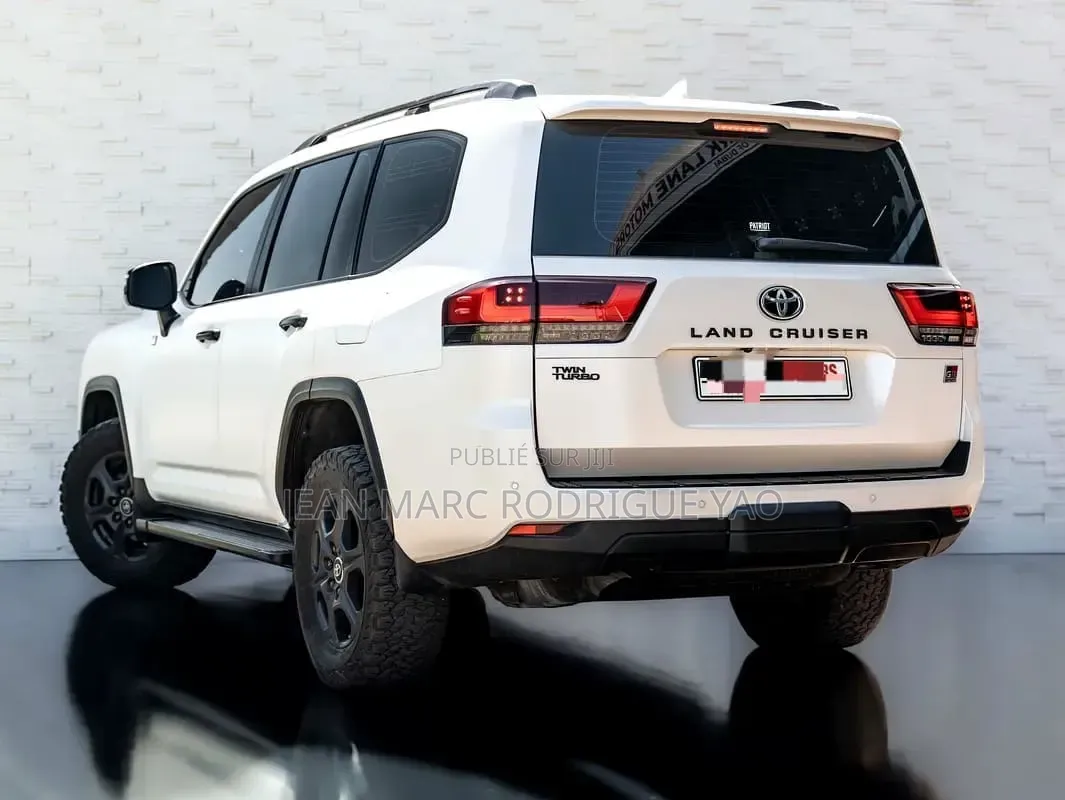 Nouveau Toyota Land Cruiser 2026 Blanc cassé