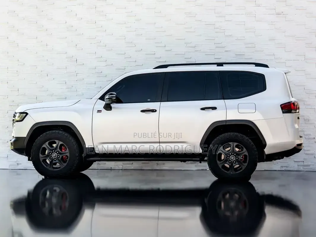 Nouveau Toyota Land Cruiser 2026 Blanc cassé