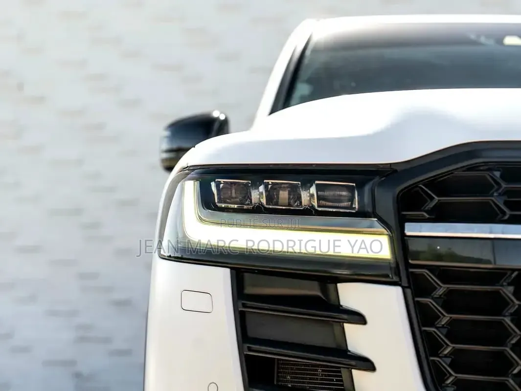 Nouveau Toyota Land Cruiser 2026 Blanc cassé