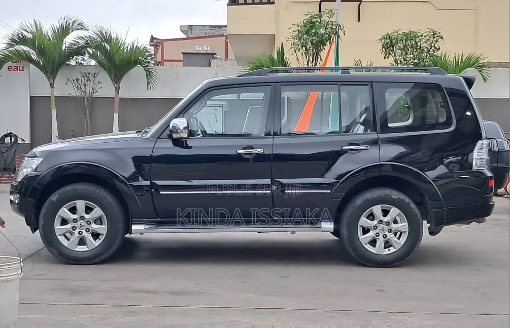 Mitsubishi Pajero 2023 Noir