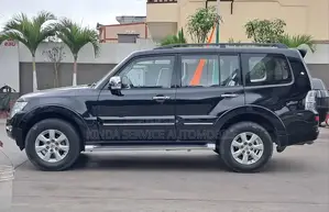Mitsubishi Pajero 2023 Noir