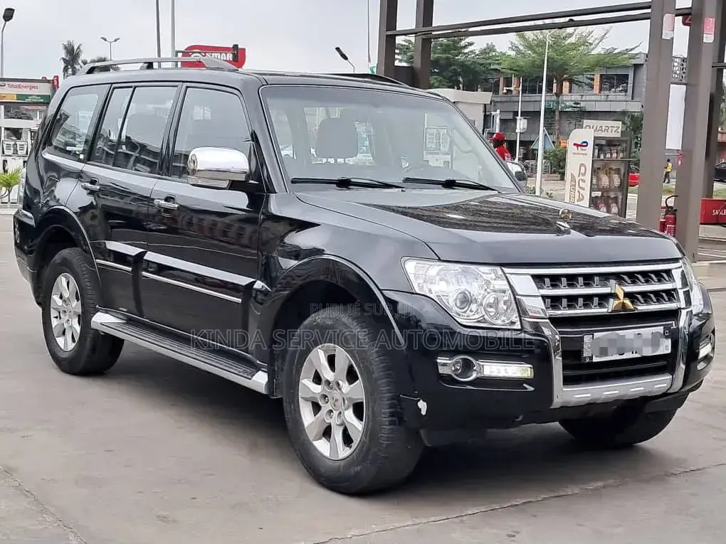 Mitsubishi Pajero 2023 Noir