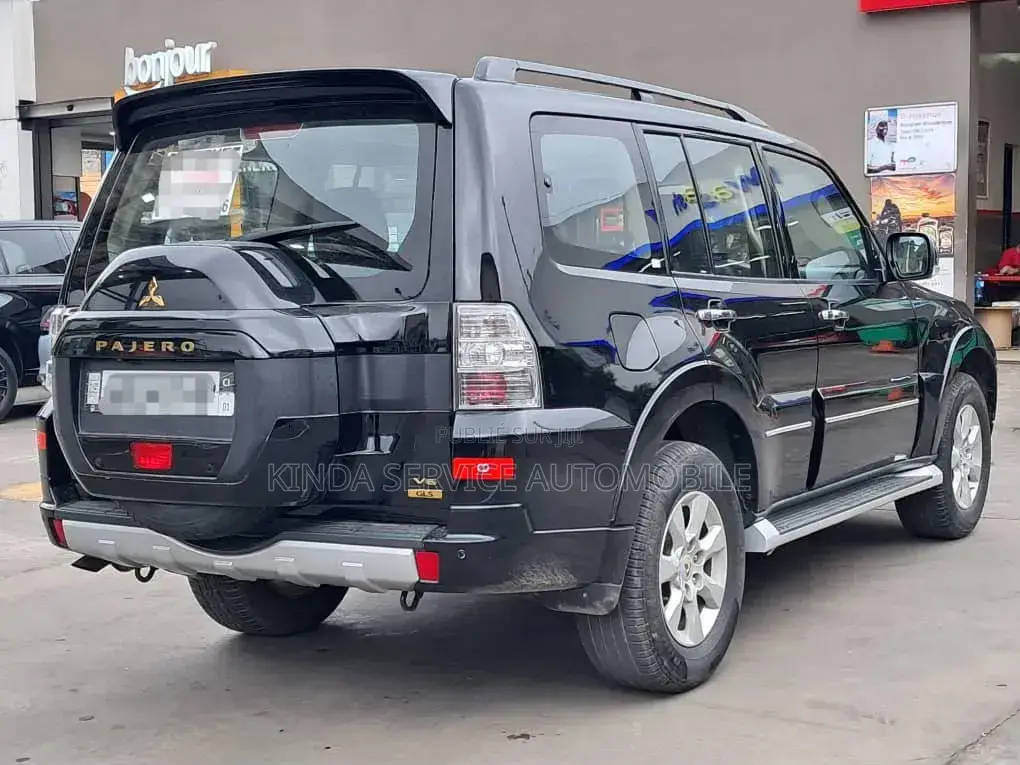 Mitsubishi Pajero 2023 Noir