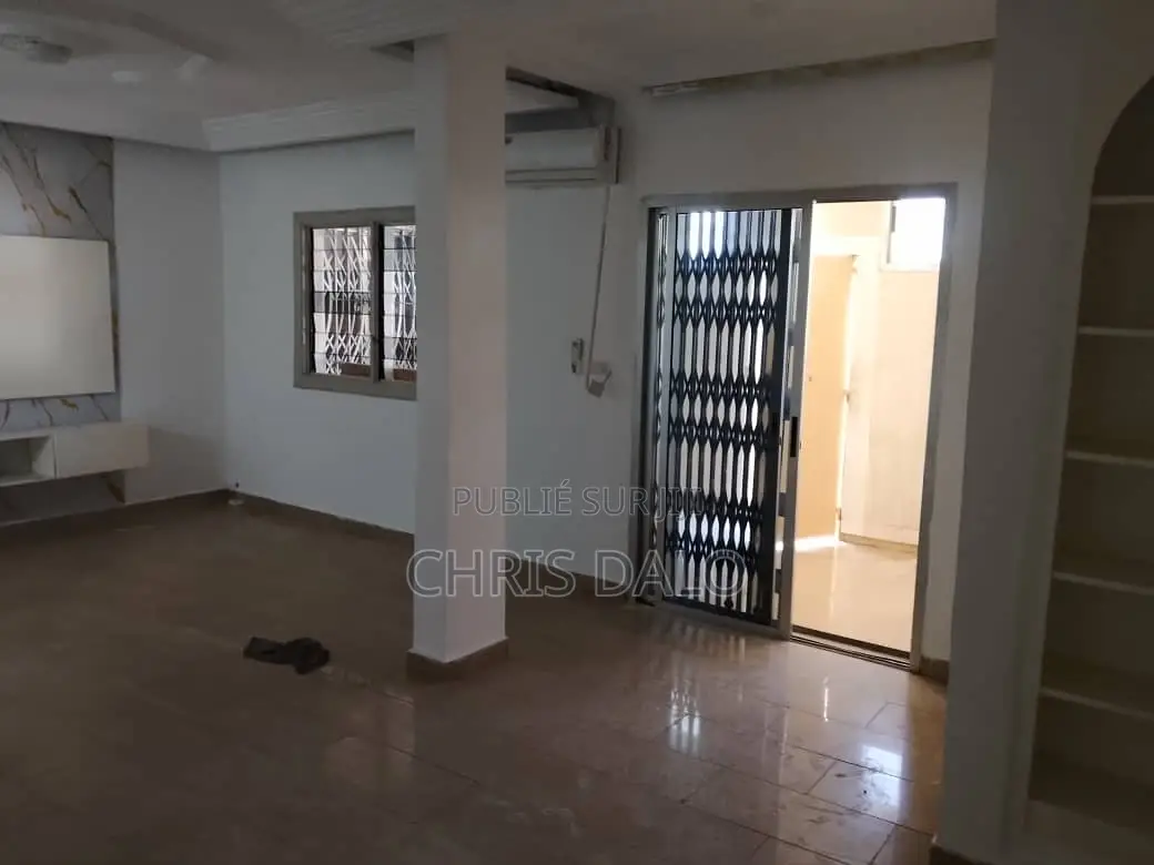 5chbre Duplex dans Roberson, Cocody à Louer