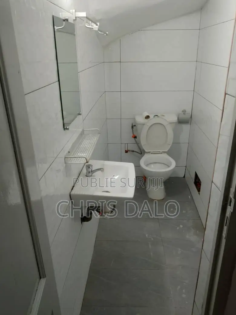 5chbre Duplex dans Roberson, Cocody à Louer