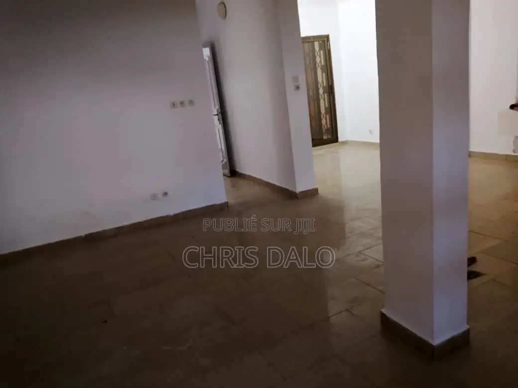 5chbre Duplex dans Roberson, Cocody à Louer