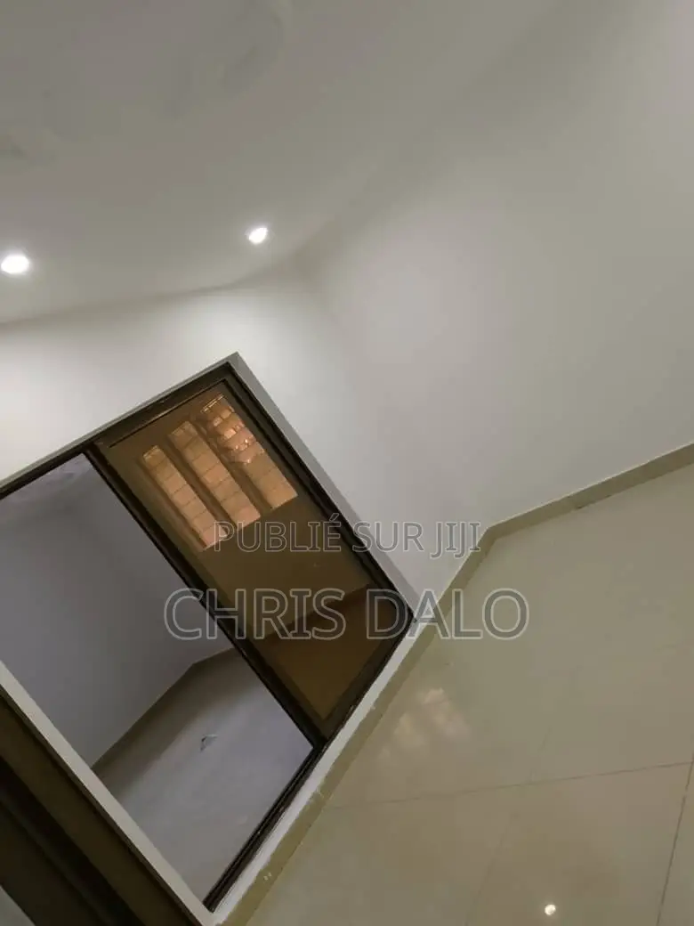 5chbre Duplex dans Roberson, Cocody à Louer