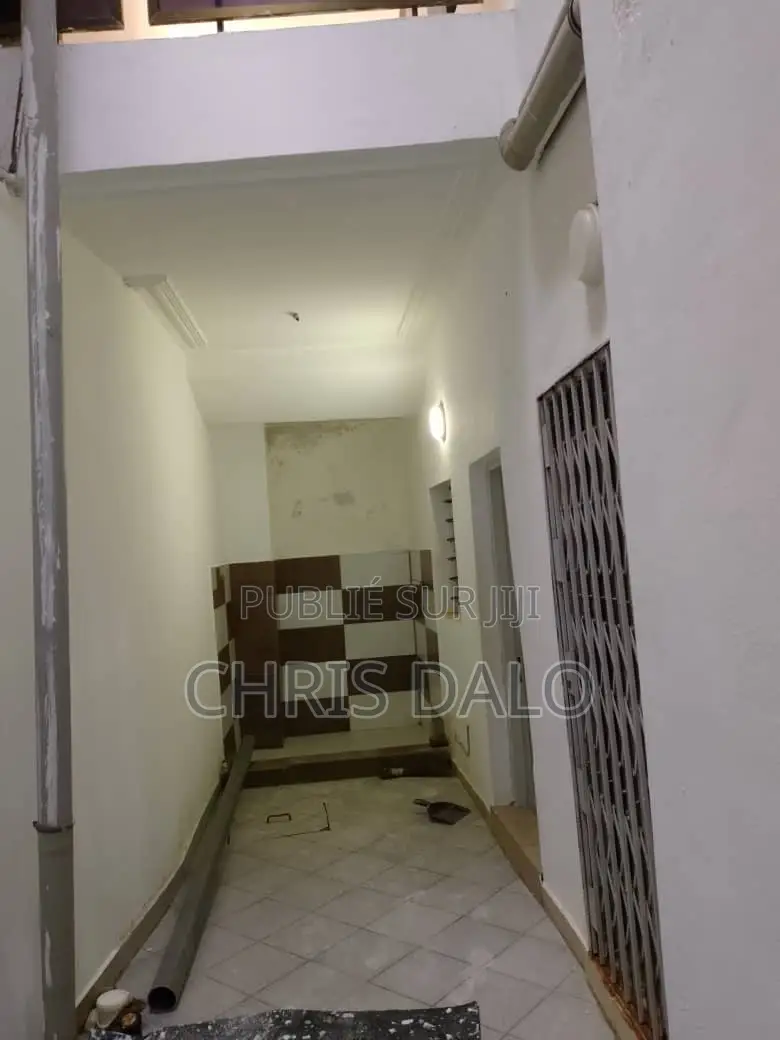 5chbre Duplex dans Roberson, Cocody à Louer