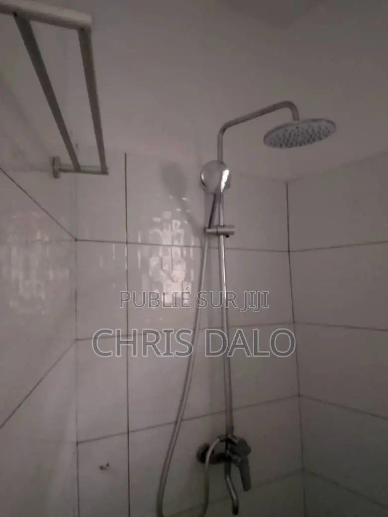 5chbre Duplex dans Roberson, Cocody à Louer