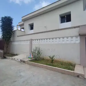 3chbre Appartement dans Fabrice Legre, Cocody à Louer