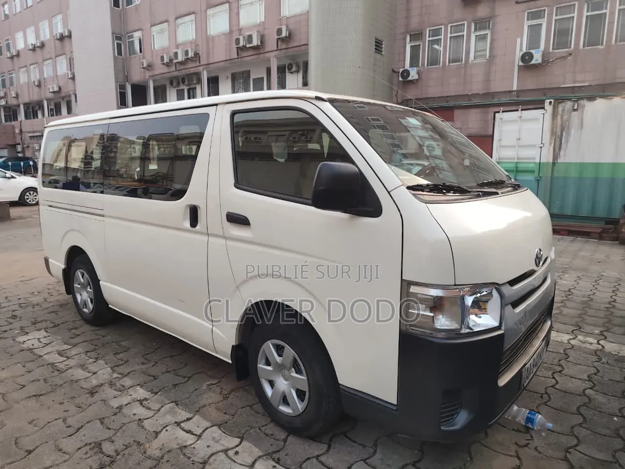 Toyota HiAce 2024 Blanc