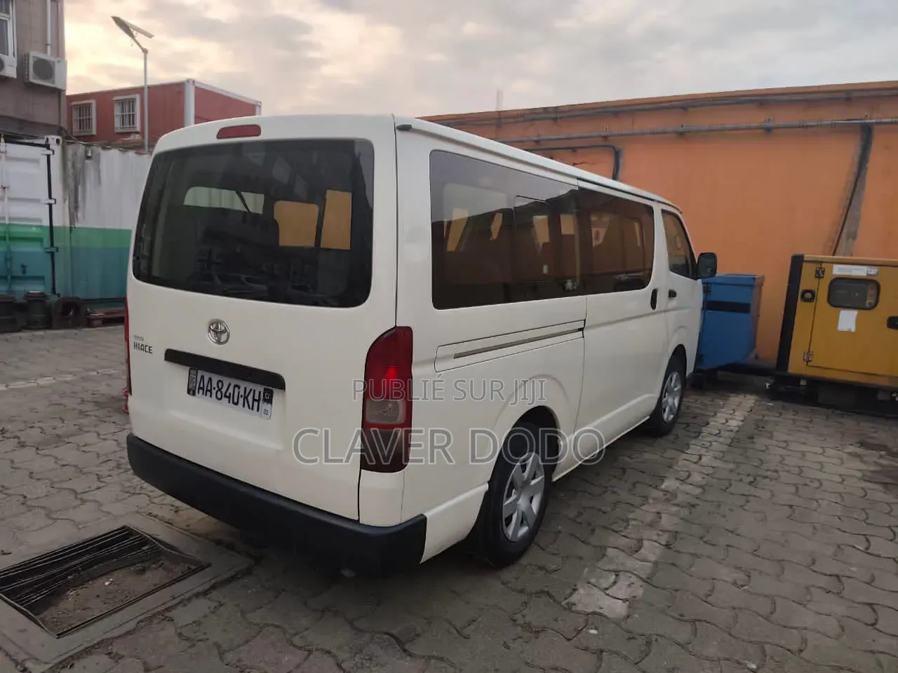 Toyota HiAce 2024 Blanc