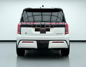 Nouveau Nissan Patrol 2025 Blanc cassé