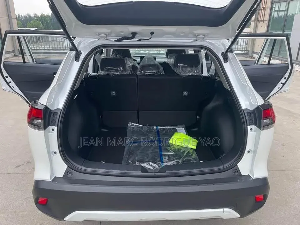 Nouveau Toyota Corolla 2026 Blanc cassé