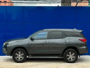 Toyota Fortuner 2025 Noir