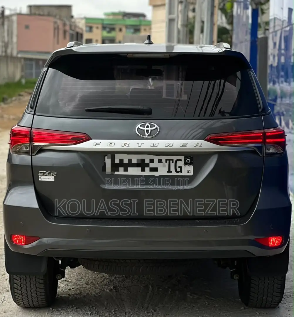 Toyota Fortuner 2025 Noir