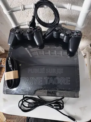 PS3 Slim Craque + 2 Manettes 30 Jeux
