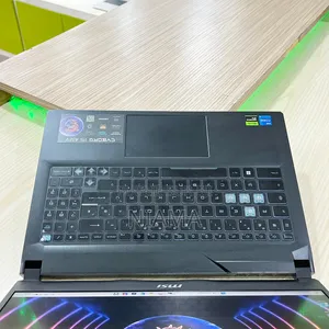 Nouveau Ordinateur portable MSI Cyborg 14 16GB Intel Core i5 SSD 512GB