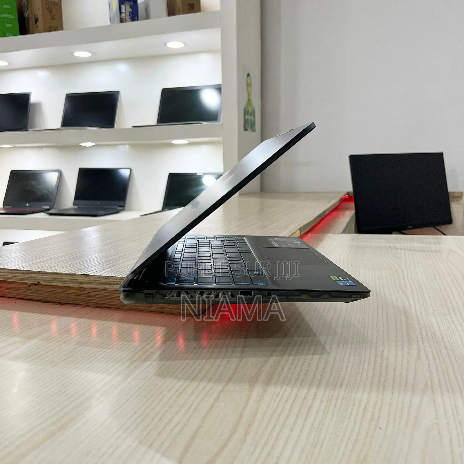 Nouveau Ordinateur portable MSI Cyborg 14 16GB Intel Core i5 SSD 512GB