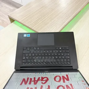 Nouveau Dell XPS 15 9560 16GB Intel Core i7 HDD+SSD 1T