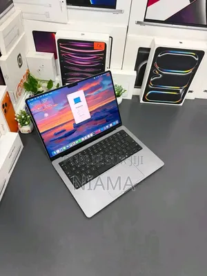 Nouveau Apple MacBook Pro 2023 M2 32GB Apple M2 SSD 512GB
