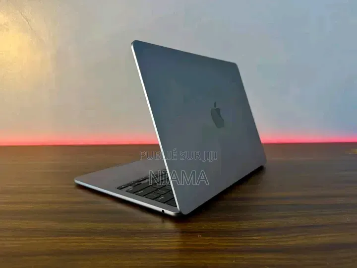 Nouveau Apple MacBook Pro 2023 M2 32GB Apple M2 SSD 512GB