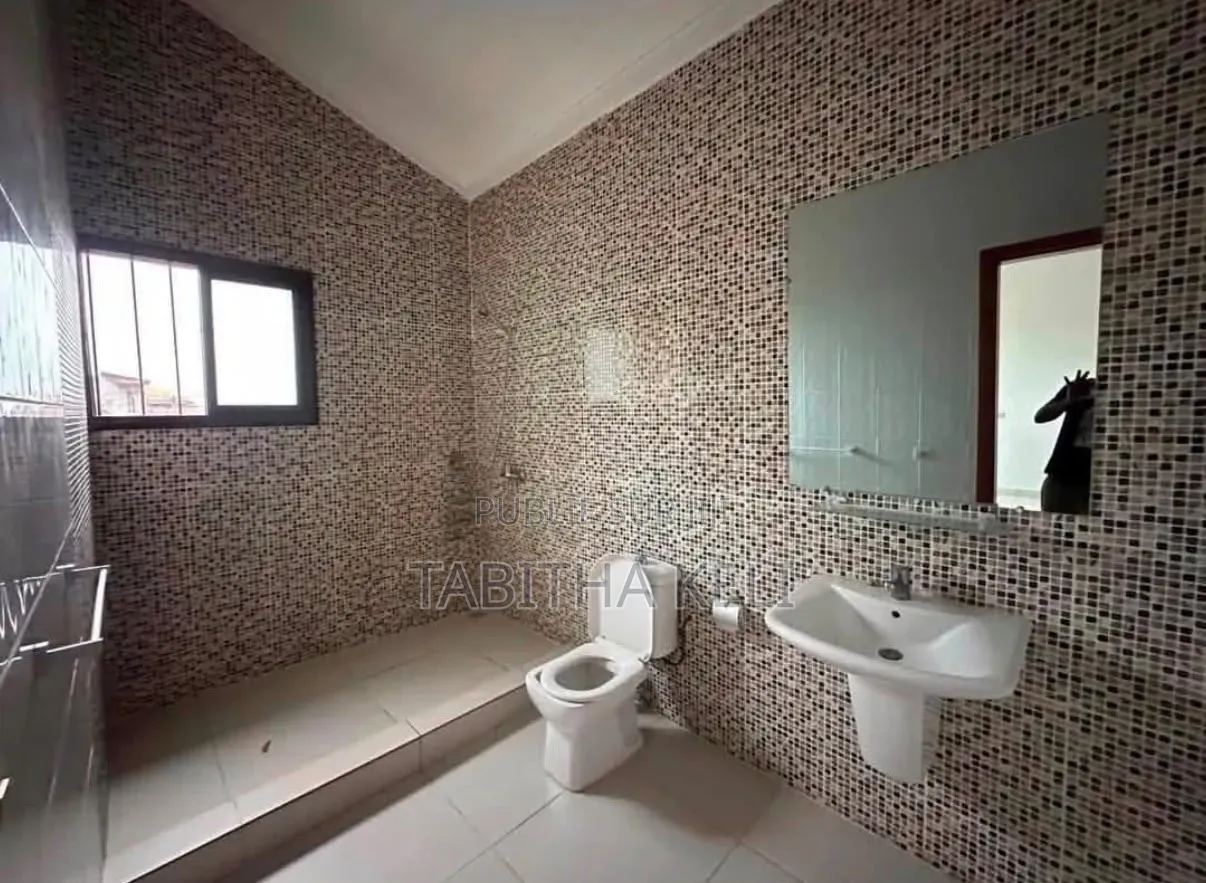 4chbre Duplex dans Francis Gweh, Cocody à Louer