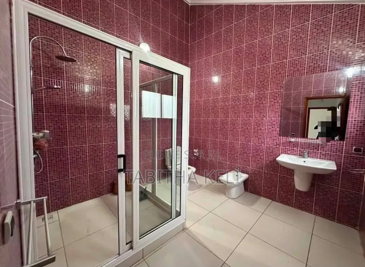 4chbre Duplex dans Francis Gweh, Cocody à Louer