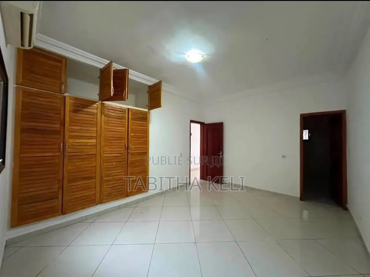 4chbre Duplex dans Francis Gweh, Cocody à Louer