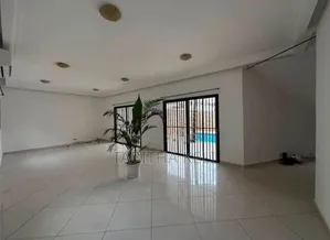 4chbre Duplex dans Francis Gweh, Cocody à Louer