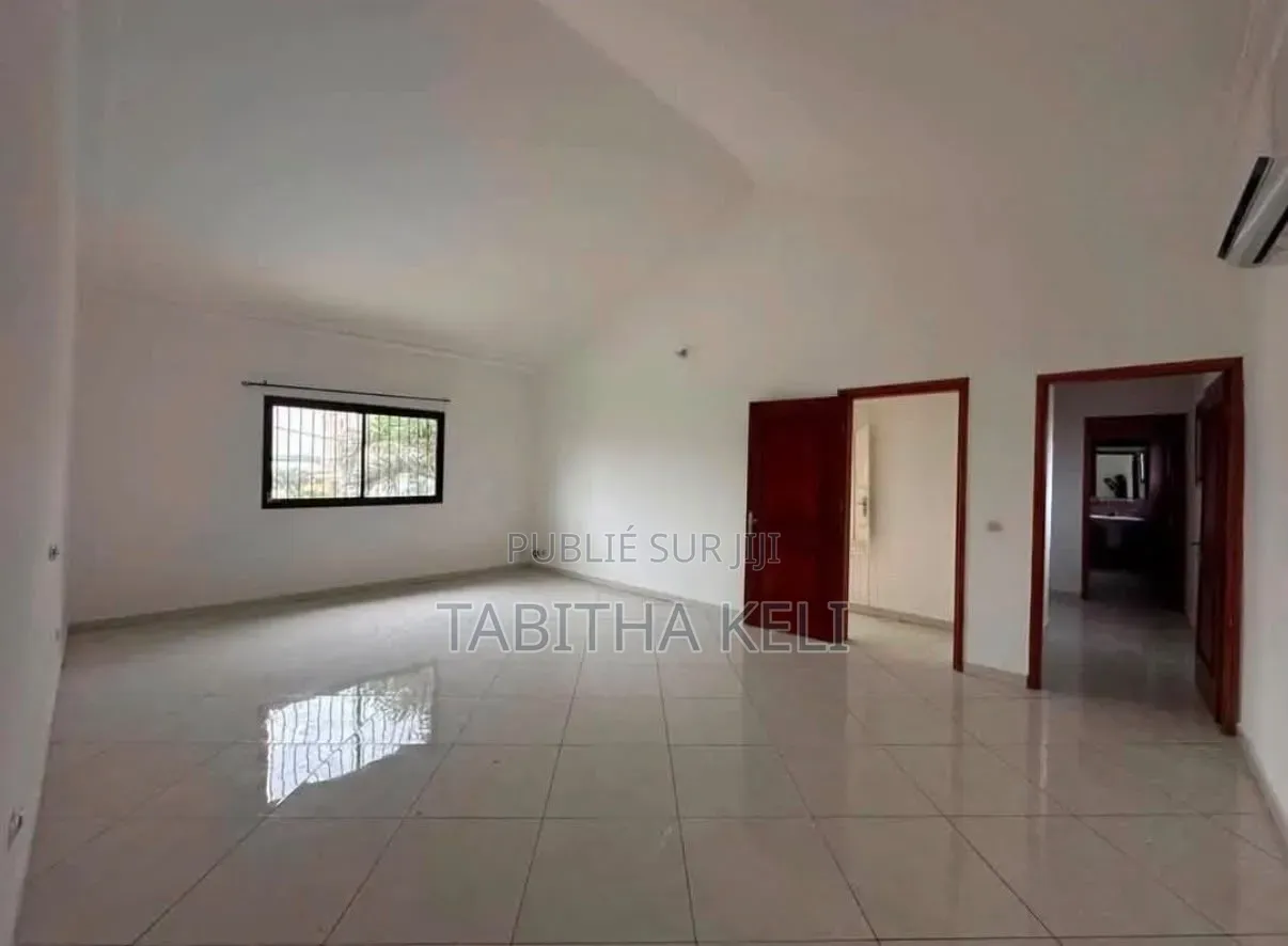 4chbre Duplex dans Francis Gweh, Cocody à Louer