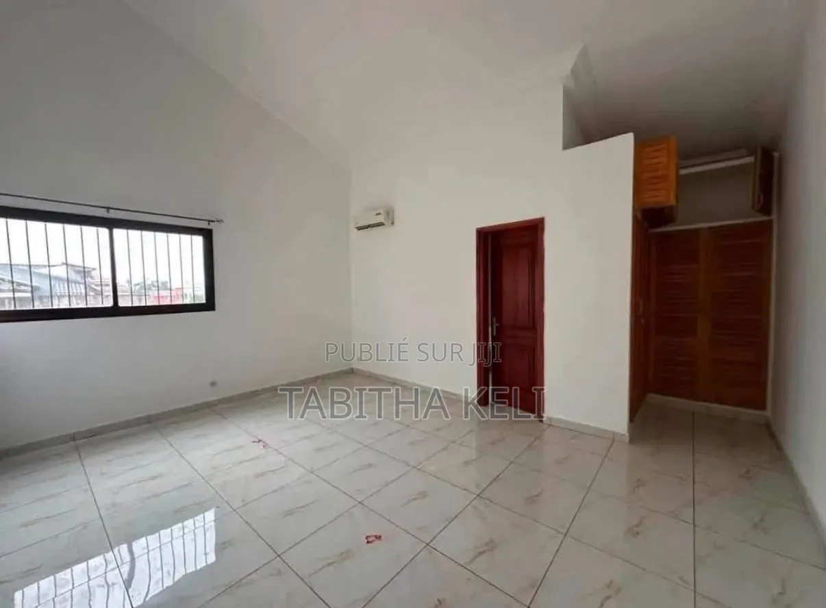 4chbre Duplex dans Francis Gweh, Cocody à Louer