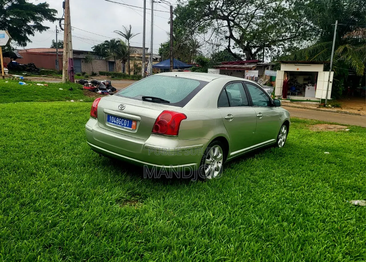 Toyota Avensis 2008 Gris