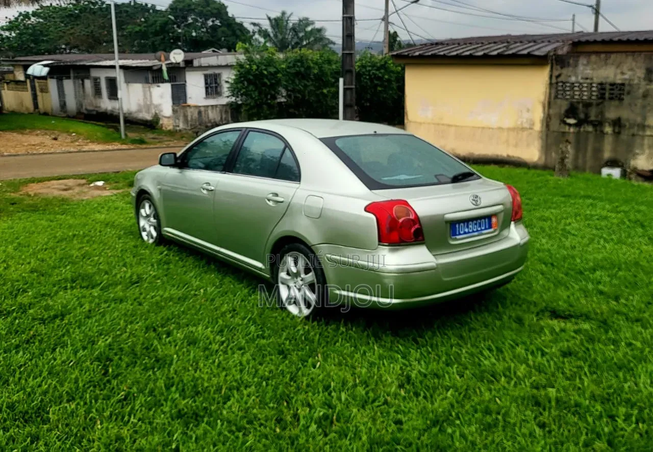 Toyota Avensis 2008 Gris