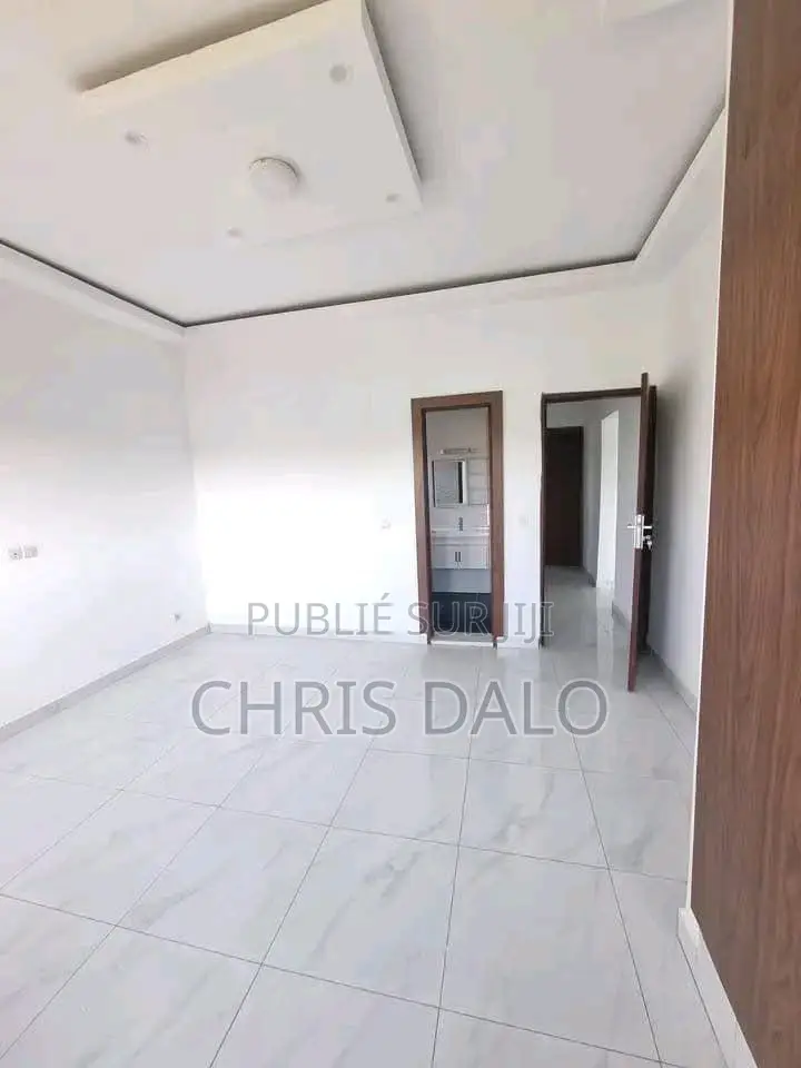 2chbre Appartement dans Djôlo Pierre, Cocody à Louer