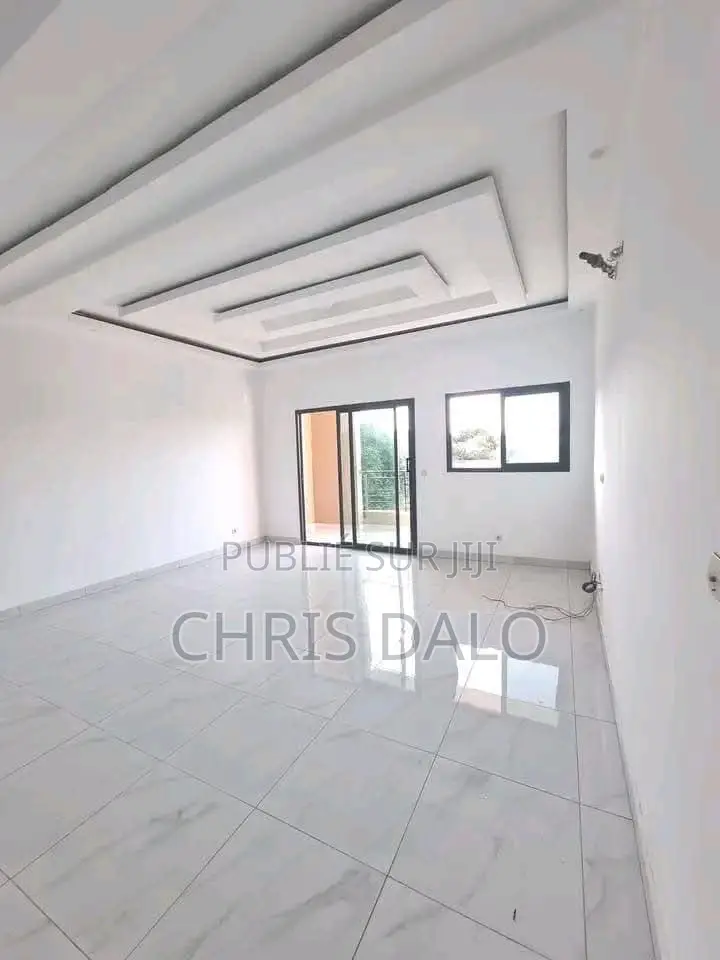 2chbre Appartement dans Djôlo Pierre, Cocody à Louer