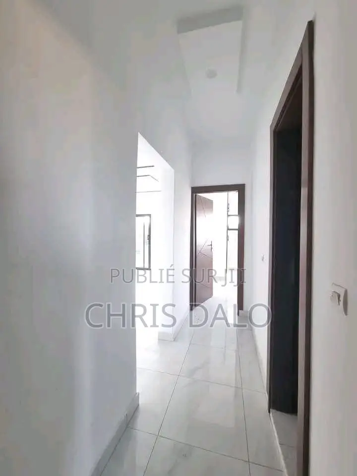 2chbre Appartement dans Djôlo Pierre, Cocody à Louer