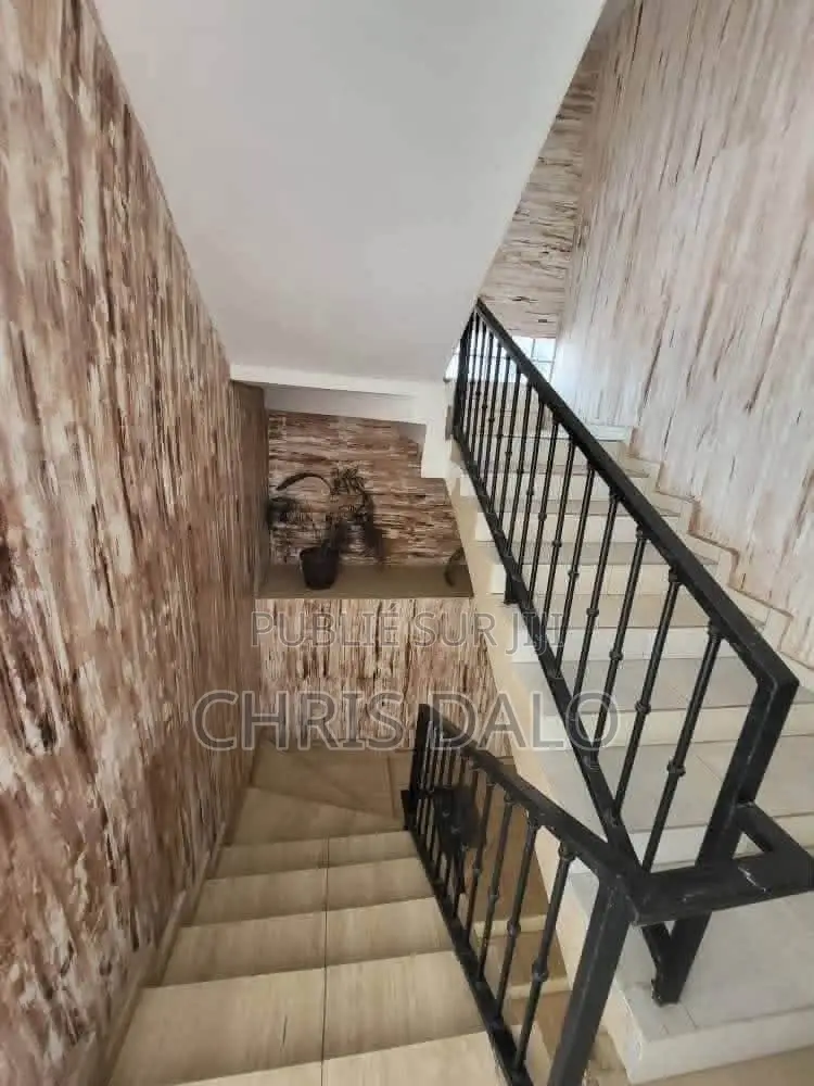 2chbre Appartement dans Djôlo Pierre, Cocody à Louer